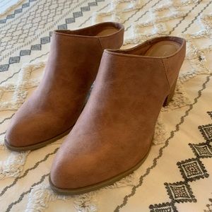 Report footwear mules. Womens size 7